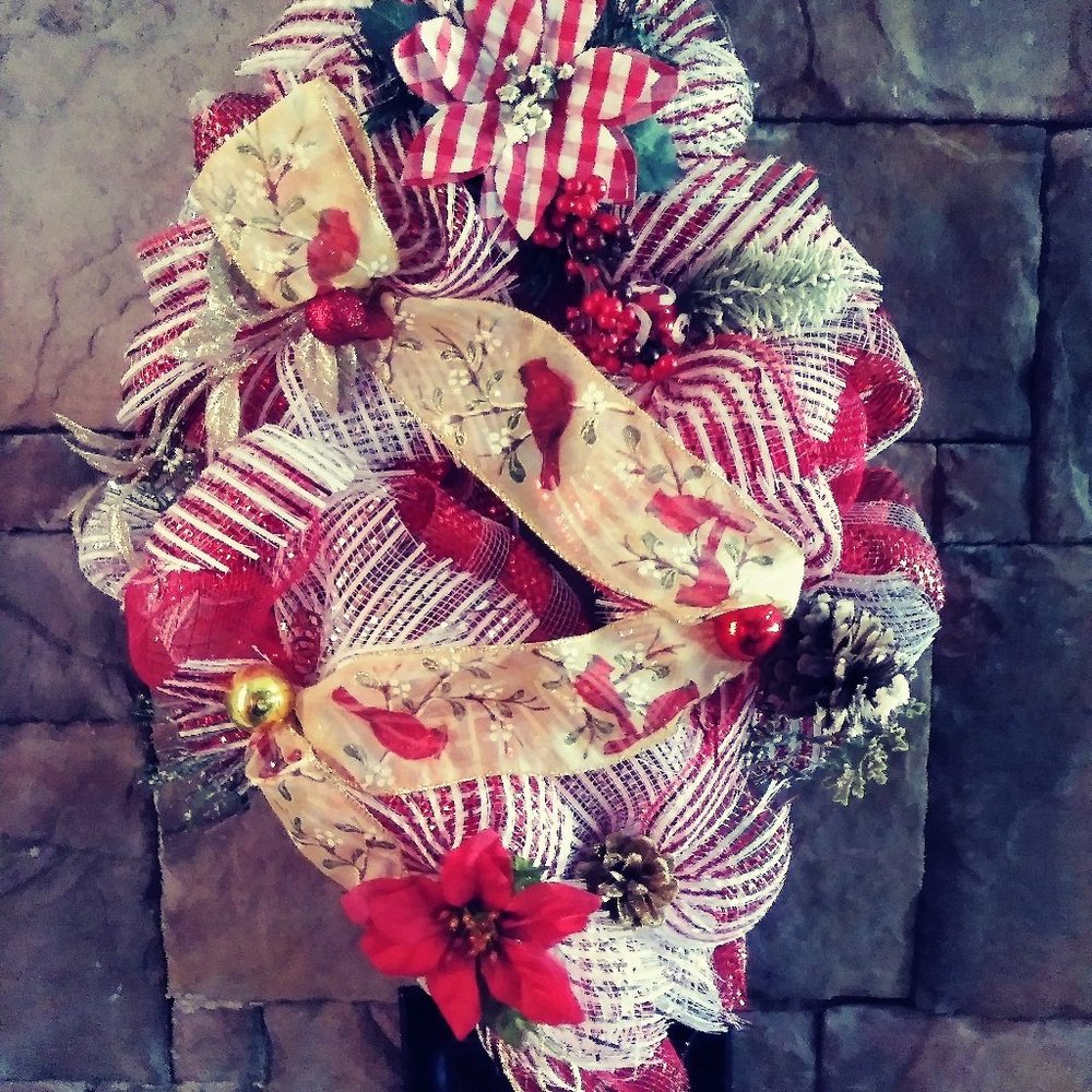 Holiday Swag for Door or Wall, Cardinals